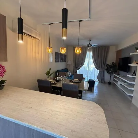 Royal-blue Gem Apartament Paphos